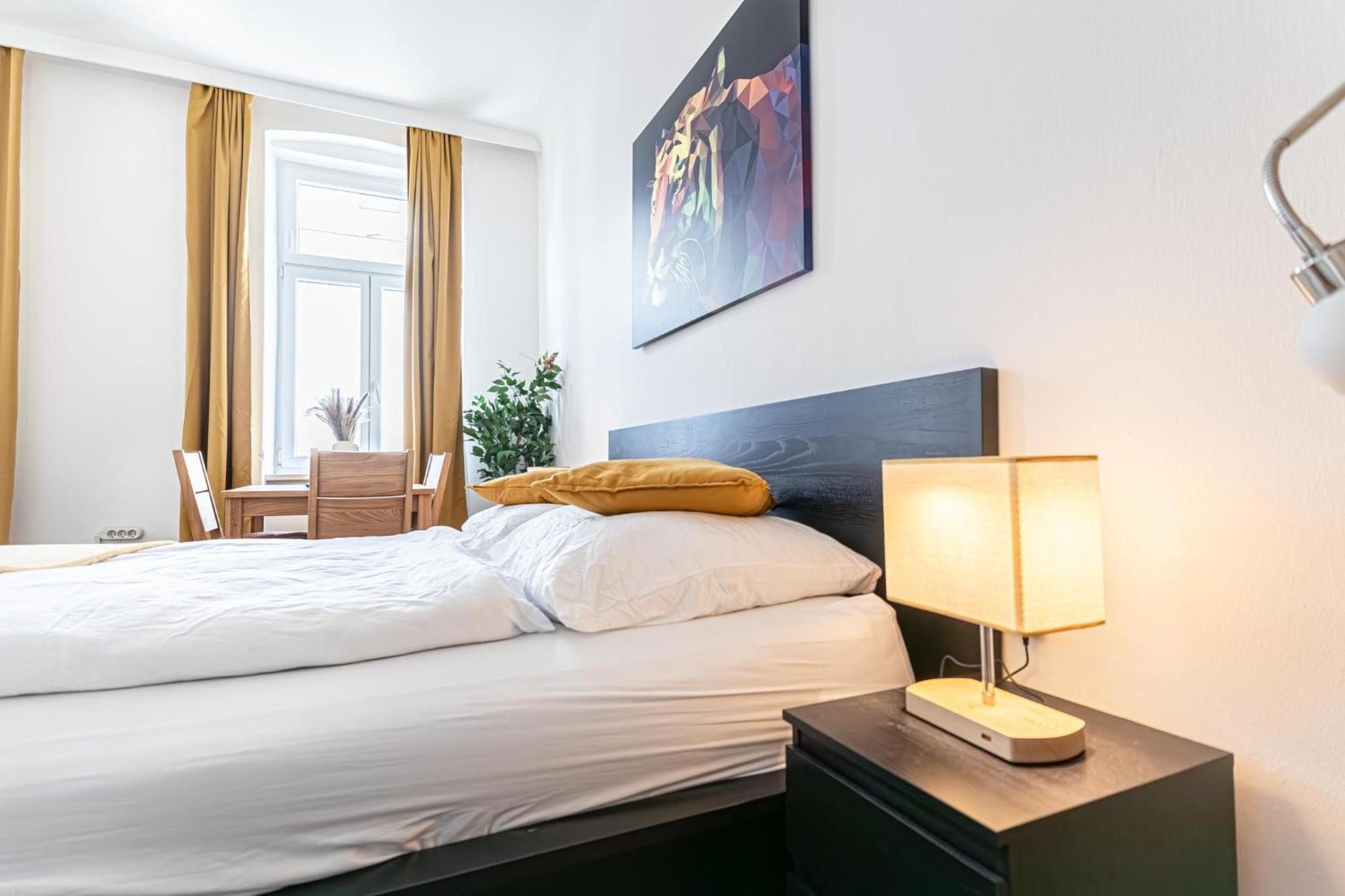 Explore Vienna: 1Br Retreat Near Westbahnhof Екстериор снимка